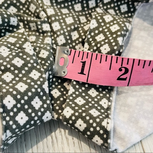 KHAKIS by GAP City 3 Inch Dark Green and White Short Shorts Size 8 - Picture 5 of 13